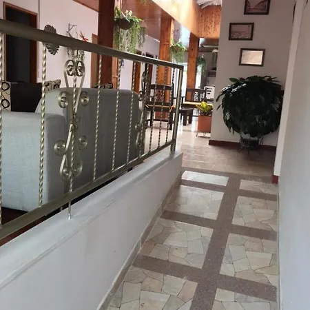 Hermosa Casa en el centro de Santa Rosa de Cabal, sobre vía principal a 3 cuadras de la Plaza Exterior foto