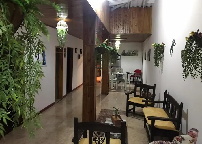 Hermosa Casa En El Centro De Santa Rosa De Cabal, Sobre Via Principal A 3 Cuadras De La Plaza