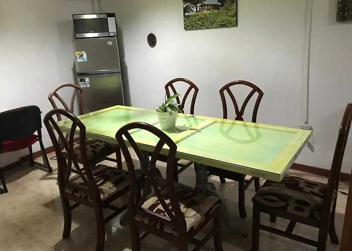 Hermosa Casa En El Centro De Santa Rosa De Cabal, Sobre Via Principal A 3 Cuadras De La Plaza