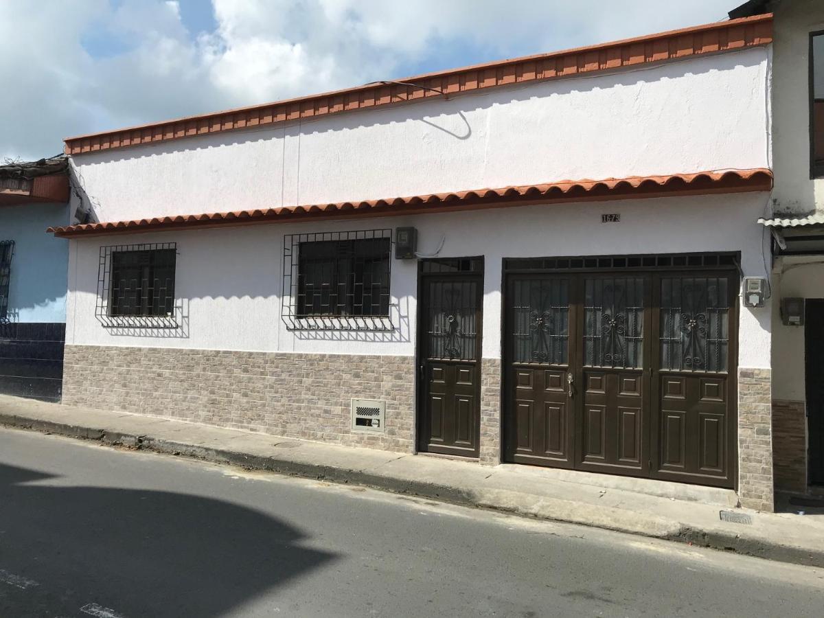 Hermosa Casa En El Centro De Santa Rosa De Cabal, Sobre Via Principal A 3 Cuadras De La Plaza * Santa Rosa de Cabal