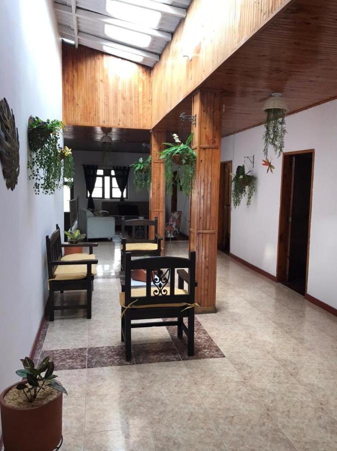Hermosa Casa En El Centro De Santa Rosa De Cabal, Sobre Via Principal A 3 Cuadras De La Plaza * Santa Rosa de Cabal