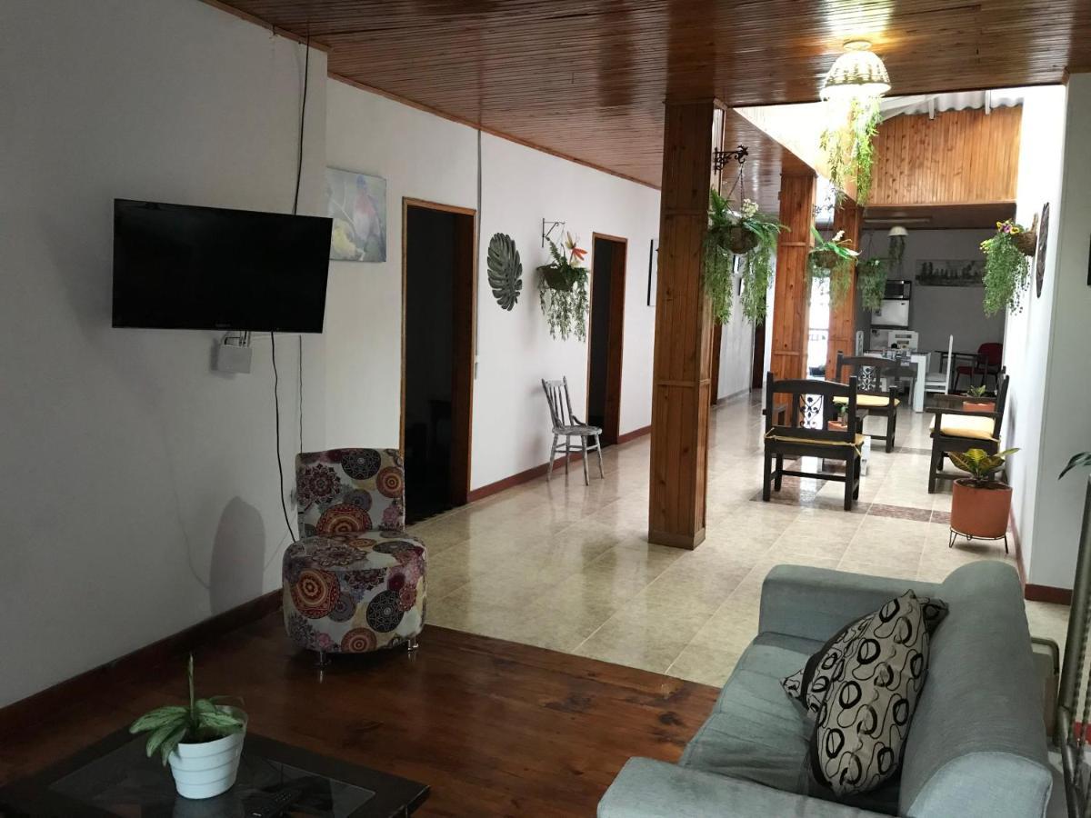 Hermosa Casa En El Centro De Santa Rosa De Cabal, Sobre Via Principal A 3 Cuadras De La Plaza Holiday home